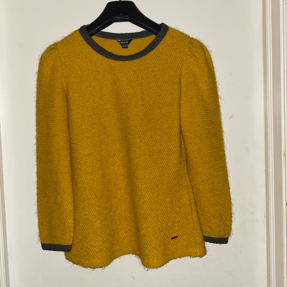 Knit sweater